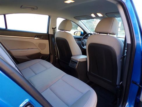 Used 2017 Hyundai Elantra SE image 23