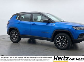 Used 2025 Jeep Compass Trailhawk video 1