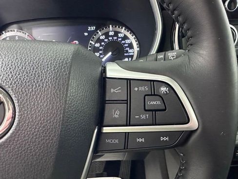 Used 2023 Toyota Highlander XLE AWD/4WD image 28