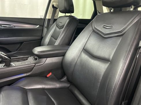 Used 2018 Cadillac XT5 Luxury w/ Driver Awareness Package image 9