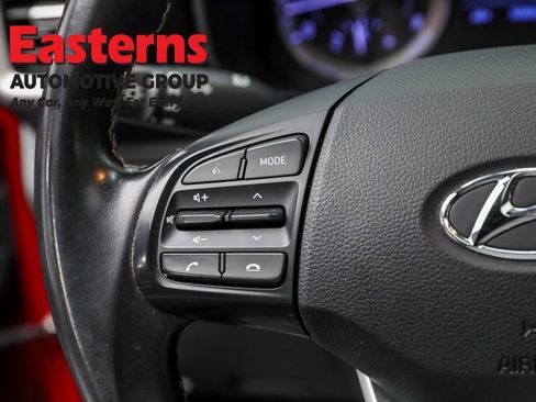 Used 2022 Hyundai Venue SEL image 15