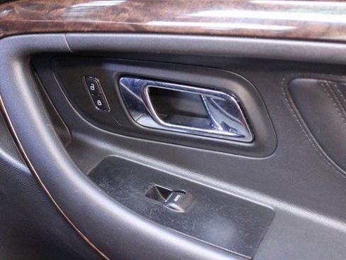 Used 2019 Ford Taurus Limited image 9