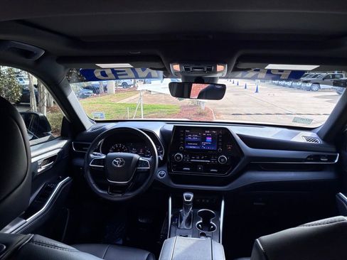 Used 2021 Toyota Highlander XSE image 19