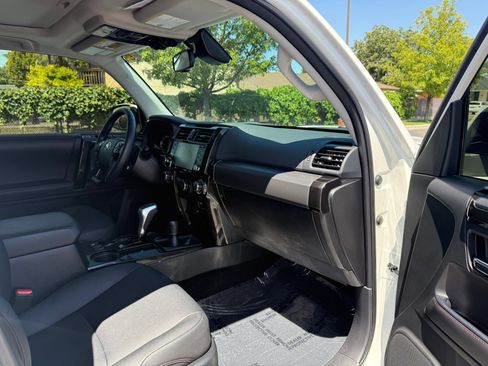 Used 2023 Toyota 4Runner TRD Off-Road Premium w/ Moonroof Package AWD/4WD image 29