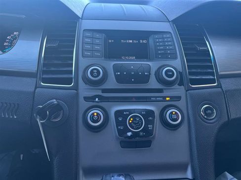 Used 2015 Ford Taurus SEL image 14