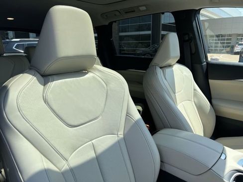 Used 2023 INFINITI QX60 Sensory w/ Cargo Package image 23