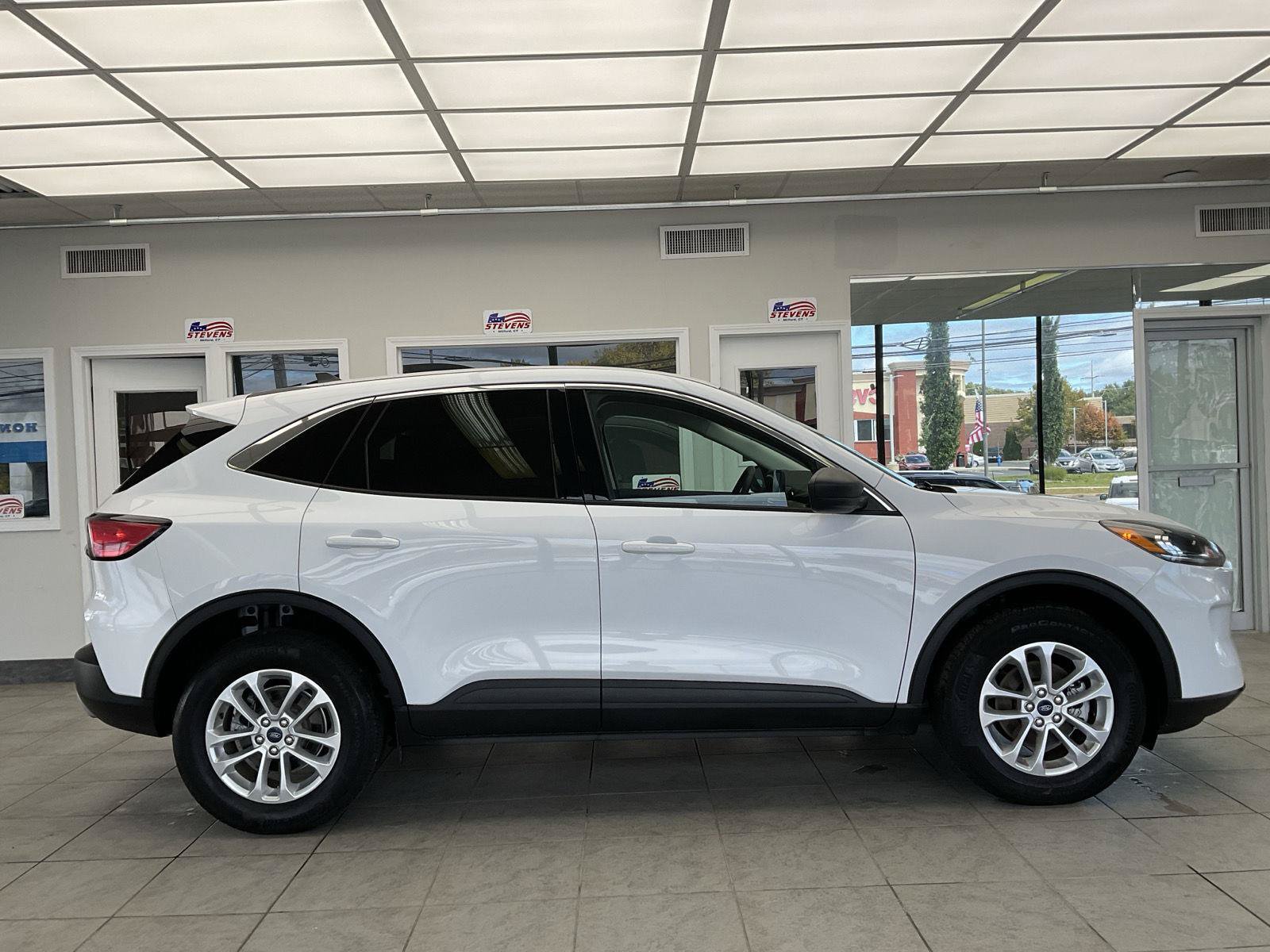 Used 2022 Ford Escape SE w/ Cold Weather Package AWD/4WD image 4