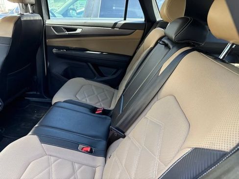 Used 2024 Volkswagen Atlas Cross Sport SE FWD image 8