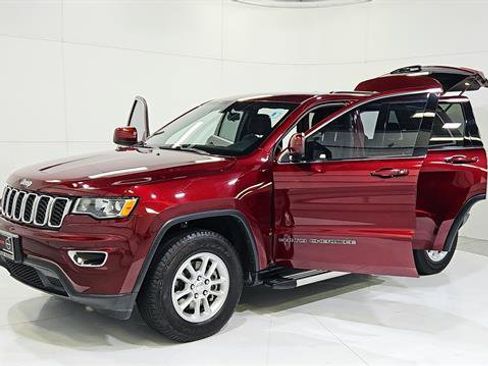 Used 2018 Jeep Grand Cherokee Laredo RWD image 30