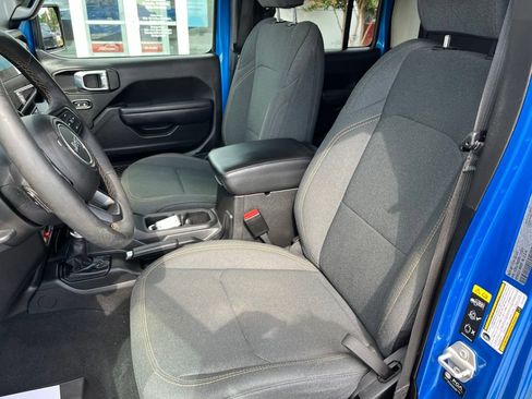 Used 2024 Jeep Gladiator Sport AWD/4WD image 5