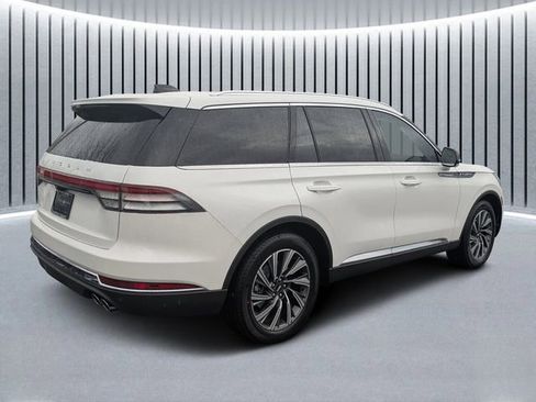 New 2026 Lincoln Aviator 2WD image 3