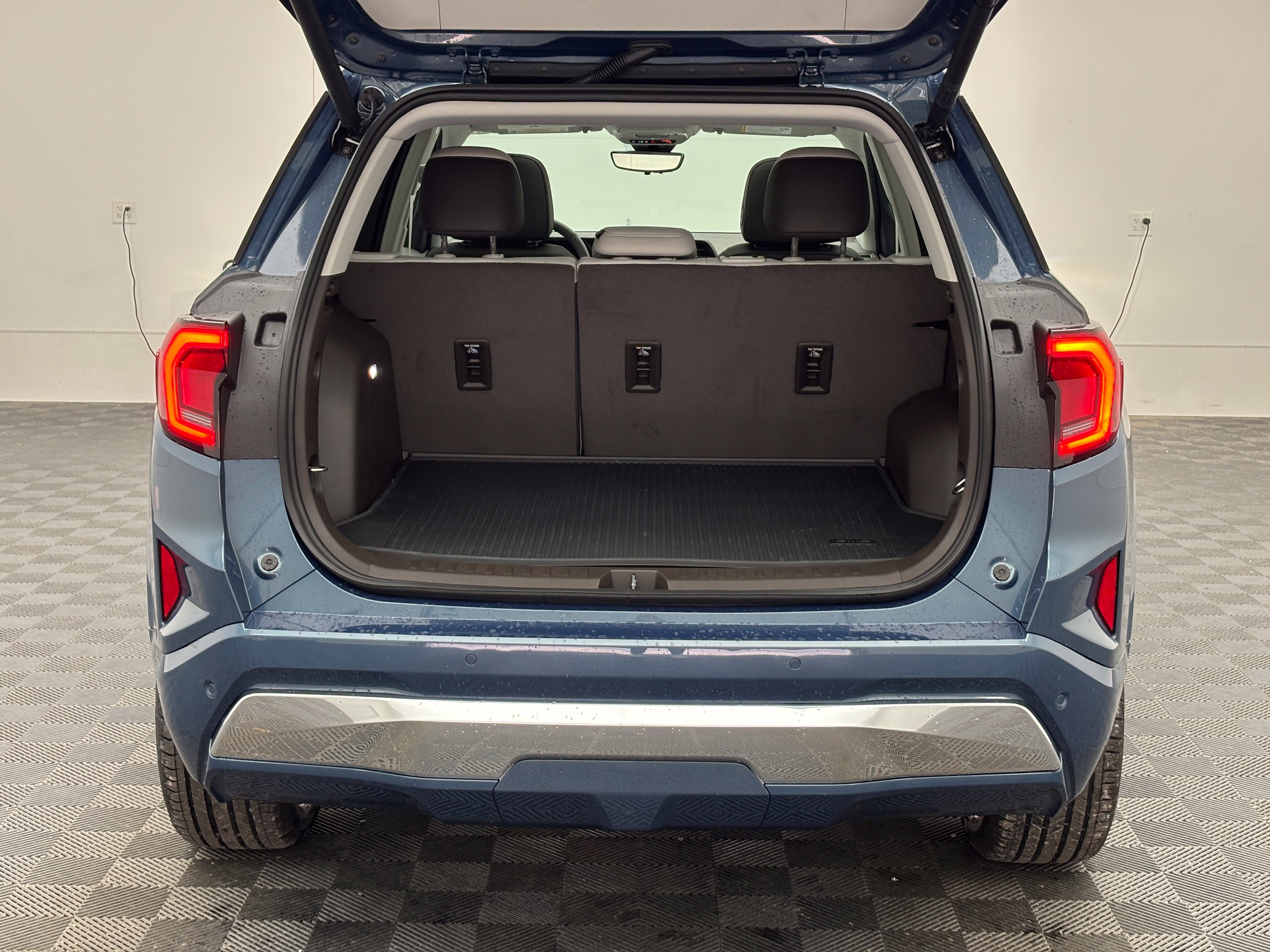 New 2027 GMC Terrain Denali w/ LPO, Floor Liner Package AWD/4WD image 12