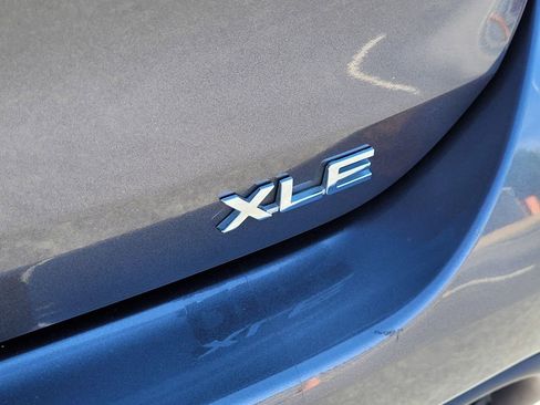 Certified 2024 Toyota Highlander XLE image 11