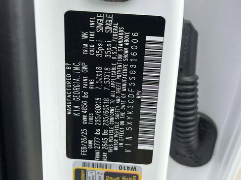 Used 2025 Kia Sportage EX w/ Premium Package image 18