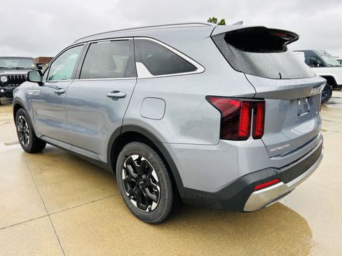 Used 2025 Kia Sorento S w/ Panoramic Sunroof Package FWD image 38