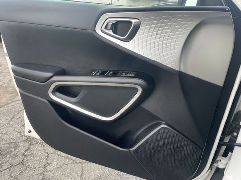 Used 2025 Kia Soul LX w/ LX Technology Package image 20