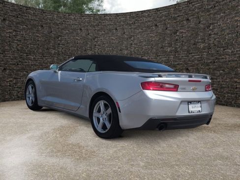Used 2018 Chevrolet Camaro LT RWD image 5