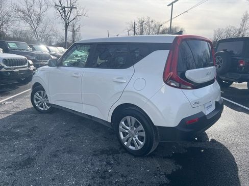 Used 2022 Kia Soul LX image 27