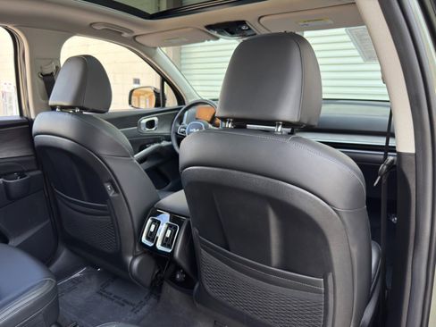 Used 2025 Kia Sorento SX AWD/4WD image 37