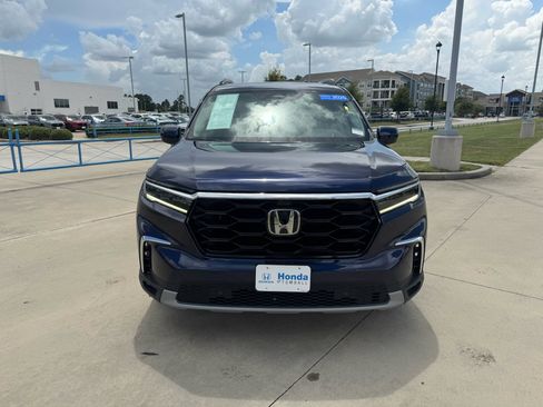 Certified 2025 Honda Pilot Elite image 3