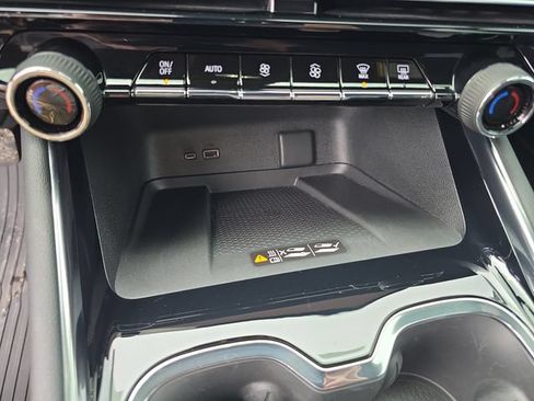 Used 2025 Chevrolet Traverse LT w/ LPO, Floor Liner Package FWD image 20