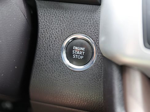 Used 2019 Toyota Highlander XLE AWD/4WD image 36