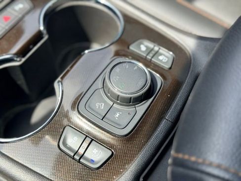 Used 2022 GMC Acadia AT4 w/ Technology Package AWD/4WD image 15