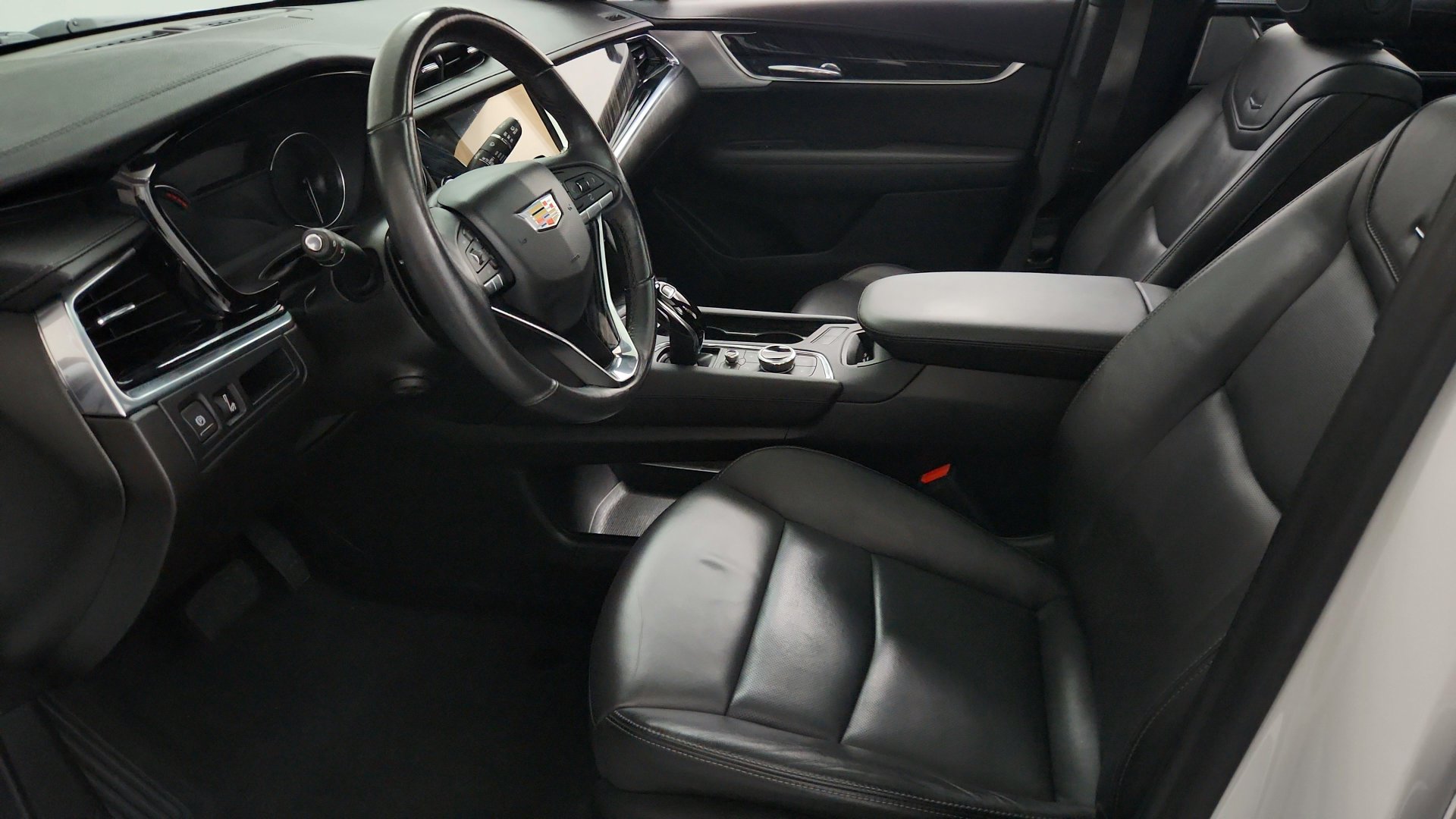 Used 2024 Cadillac XT6 Premium Luxury w/ LPO, Floor Liner Package FWD image 17