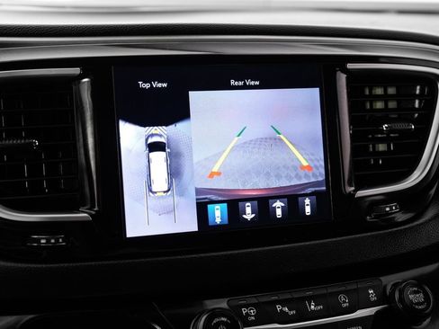 Used 2018 Chrysler Pacifica Touring-L Plus w/ Advanced Safetytec Group FWD image 19