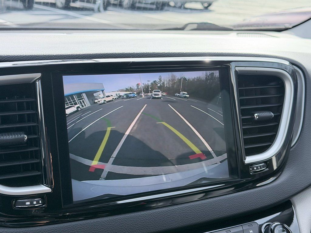 Used 2024 Chrysler Pacifica Touring-L FWD image 16