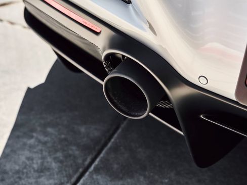 Used 2022 Ferrari F8 Tributo RWD image 16