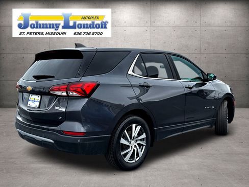 Used 2022 Chevrolet Equinox LT image 2