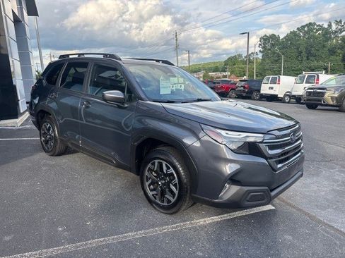 Certified 2025 Subaru Forester Premium AWD/4WD image 4