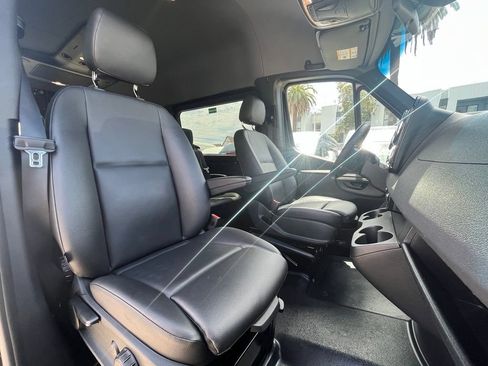 Used 2025 Mercedes-Benz Sprinter 2500 image 15