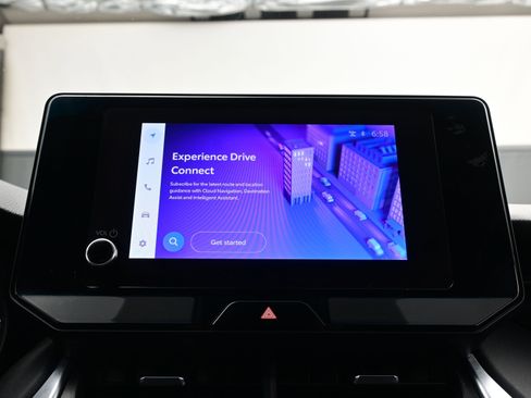 Used 2024 Toyota Venza LE image 19