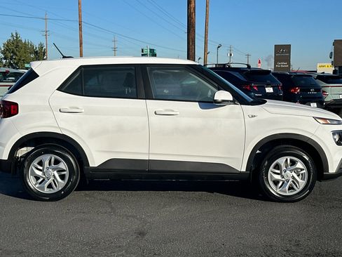 New 2026 Hyundai Venue SE image 3