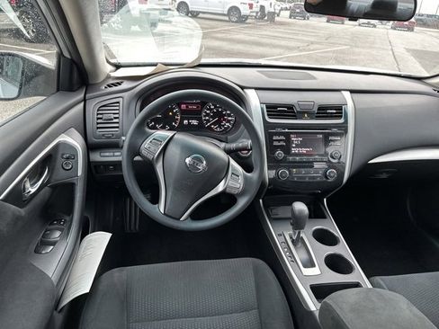 Used 2015 Nissan Altima 2.5 S w/ Power Driver Seat Package image 4
