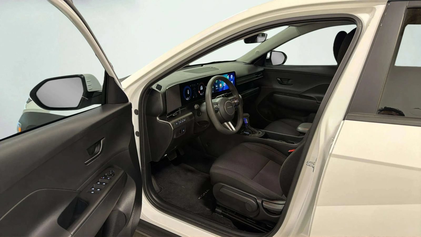 Used 2025 Hyundai Kona SE FWD image 25