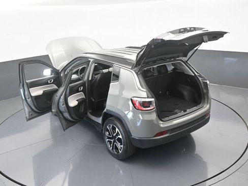 Used 2022 Jeep Compass Limited image 66