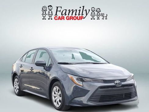 Used 2025 Toyota Corolla LE FWD image 2