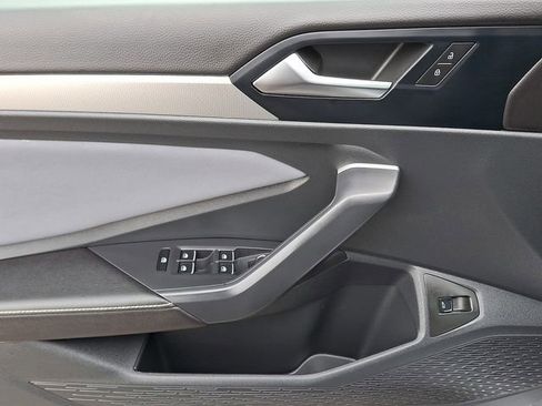 Used 2025 Volkswagen Jetta SE image 12