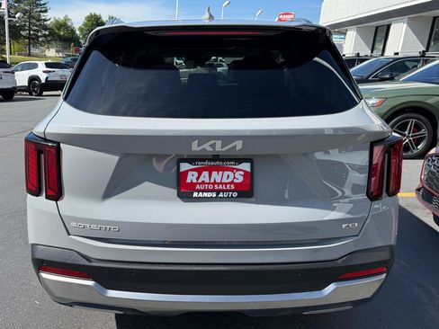 Used 2025 Kia Sorento S w/ Panoramic Sunroof Package AWD/4WD image 6