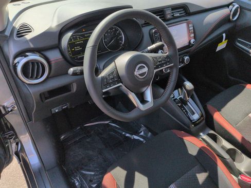 New 2025 Nissan Versa SR w/ Trunk Package FWD image 2