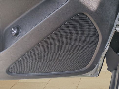 Used 2021 Chevrolet Equinox LT FWD image 18
