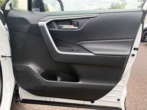 Used 2025 Toyota RAV4 SE AWD/4WD image 11