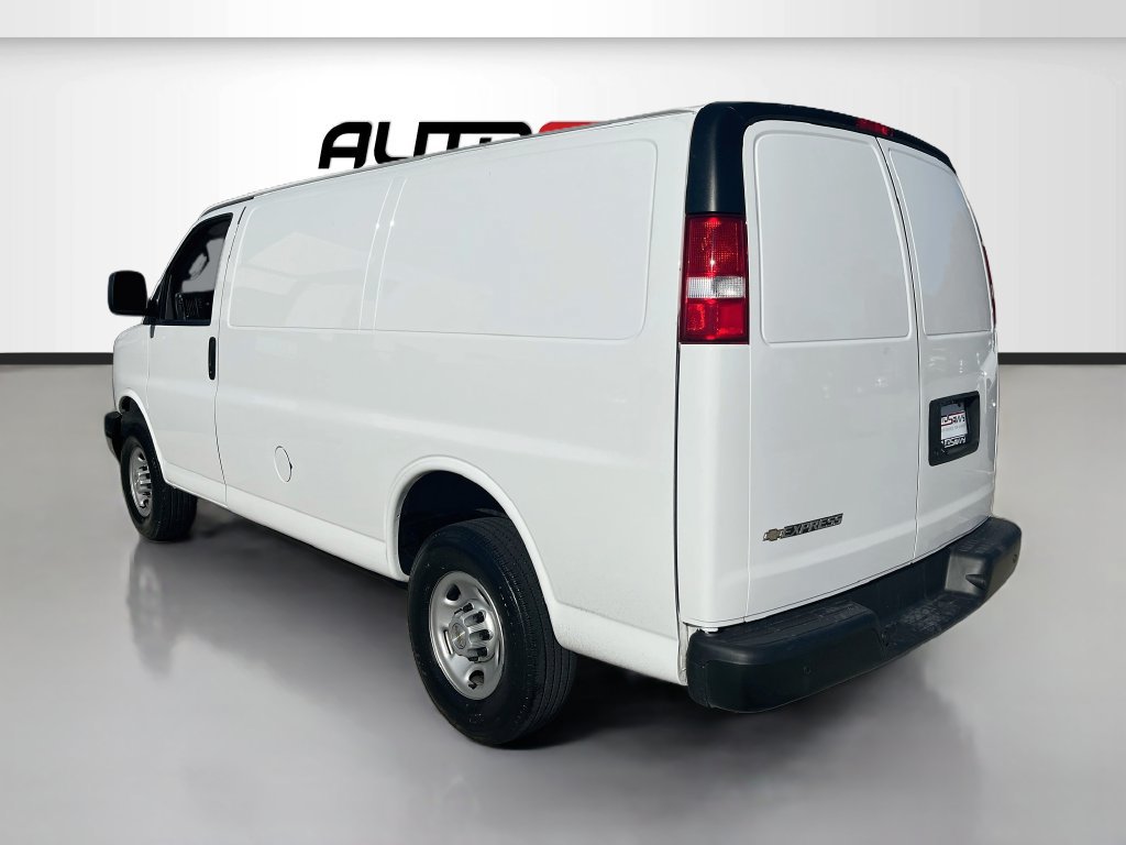 Used 2024 Chevrolet Express 2500 w/ Driver Convenience Package RWD image 5