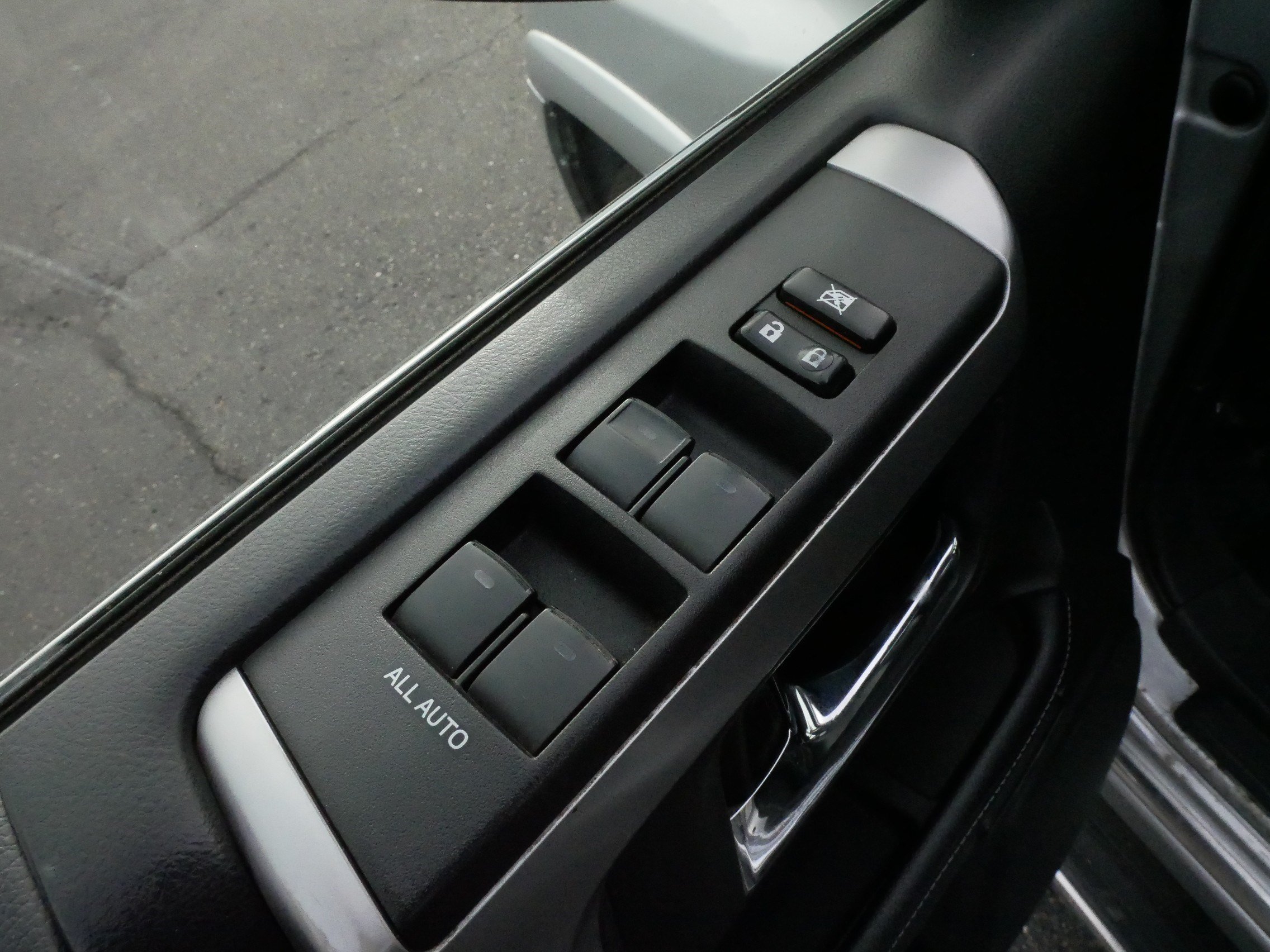 Used 2018 Toyota 4Runner Limited AWD/4WD image 19
