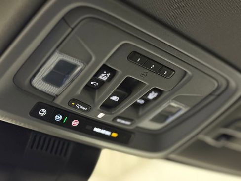 Used 2025 GMC Sierra 1500 Denali AWD/4WD image 33