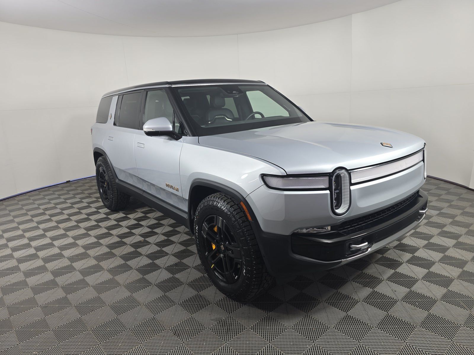Used 2023 Rivian R1S Adventure Quad AWD/4WD image 7