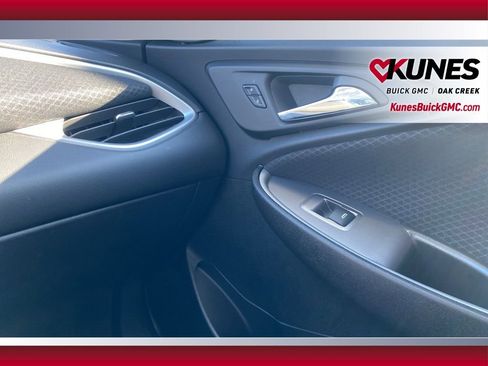 Used 2025 Chevrolet Malibu LT image 16